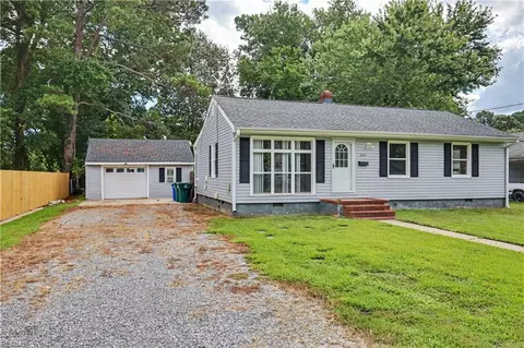 206 Pine Grove Rd, Newport News, VA 23601
