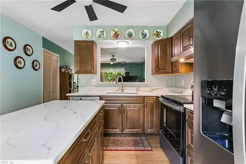 Kitchen - 135 Springdale Way, Hampton, VA 23666 photo 3 of 6