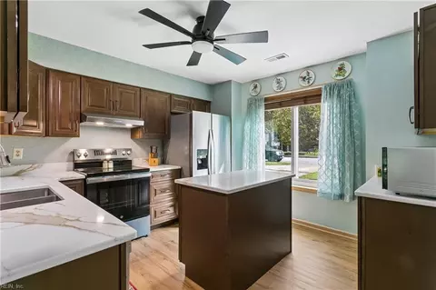 Kitchen - 135 Springdale Way, Hampton, VA 23666 photo 2 of 6