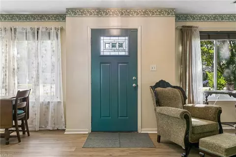 Entry Way - 135 Springdale Way, Hampton, VA 23666 photo 2 of 4