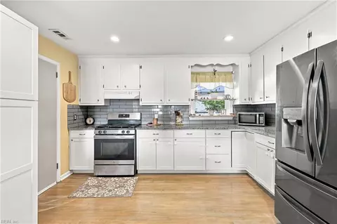 Kitchen - 8 Fort Worth St, Hampton, VA 23669 photo 4 of 5