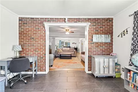 Entry Way - 8 Fort Worth St, Hampton, VA 23669 photo 2 of 4
