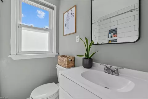 Bath - 3838 Wake Cir, Norfolk, VA 23513 photo 3 of 6
