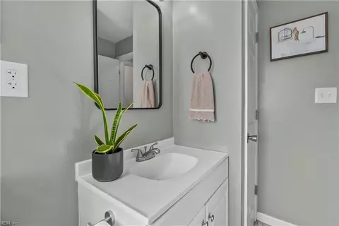 Bath - 3838 Wake Cir, Norfolk, VA 23513 photo 5 of 6