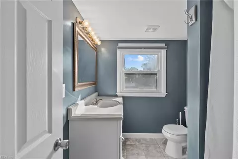 Bath - 3838 Wake Cir, Norfolk, VA 23513 photo 6 of 6