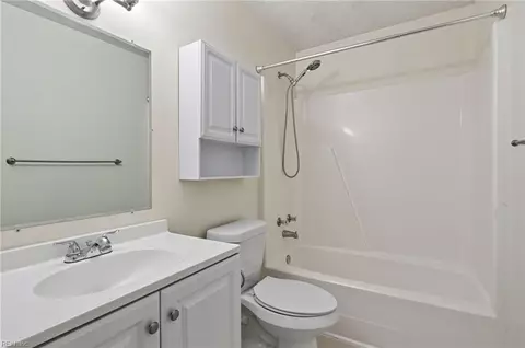 Bath - 1569 Dylan Dr, Virginia Beach, VA 23464 photo 2 of 4