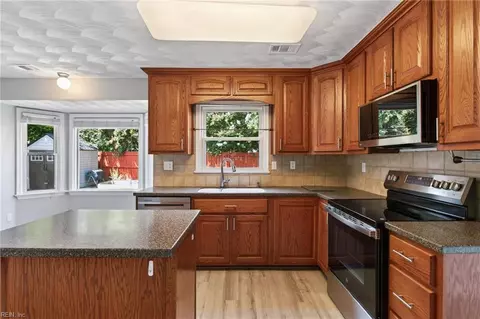 Kitchen - 1569 Dylan Dr, Virginia Beach, VA 23464 photo 2 of 5
