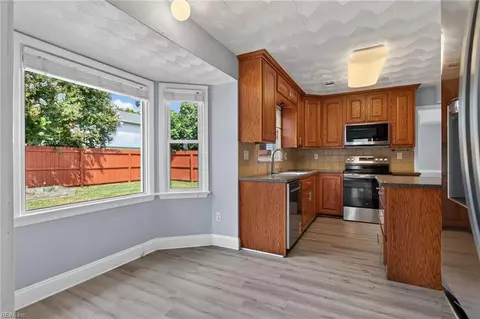 Kitchen - 1569 Dylan Dr, Virginia Beach, VA 23464 photo 5 of 5