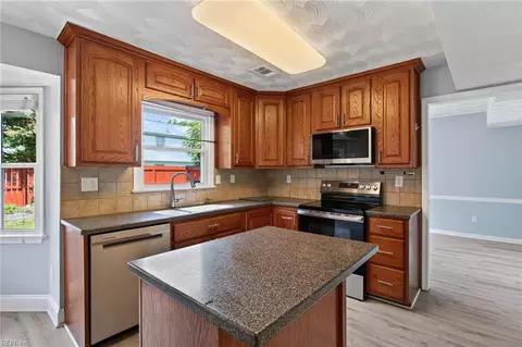 Kitchen - 1569 Dylan Dr, Virginia Beach, VA 23464 photo 4 of 5