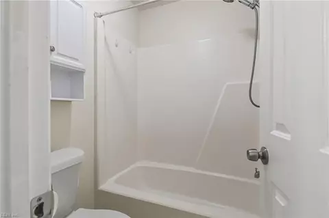 Bath - 1569 Dylan Dr, Virginia Beach, VA 23464 photo 4 of 4