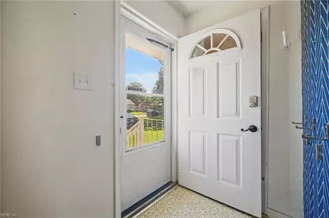Entry Way - 27 Baxter St, Hampton, VA 23669 photo 1 of 2