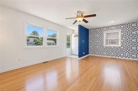 Living - 27 Baxter St, Hampton, VA 23669 photo 1 of 1