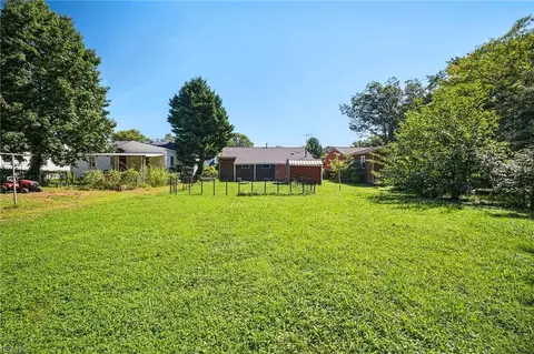 Exterior - 27 Baxter St, Hampton, VA 23669 photo 4 of 4