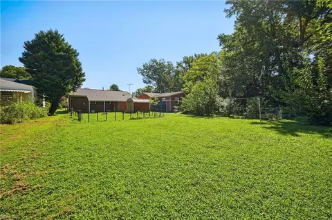 Exterior - 27 Baxter St, Hampton, VA 23669 photo 3 of 4