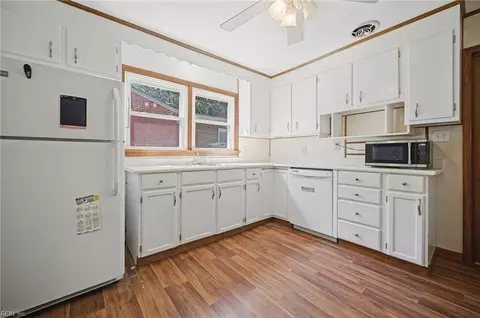Kitchen - 27 Baxter St, Hampton, VA 23669 photo 3 of 3
