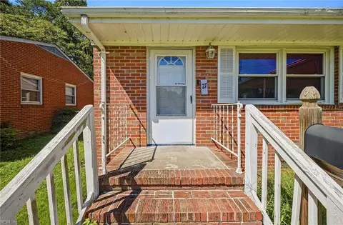 Exterior - 27 Baxter St, Hampton, VA 23669 photo 2 of 4