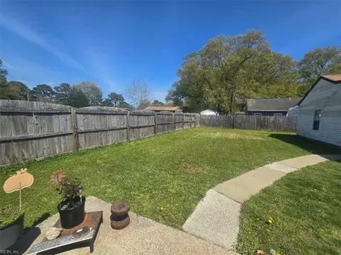 Exterior - 1505 Sparrow Rd, Chesapeake, VA 23325 photo 3 of 6