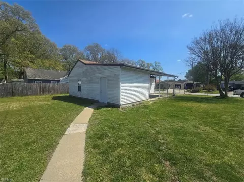 Exterior - 1505 Sparrow Rd, Chesapeake, VA 23325 photo 4 of 6