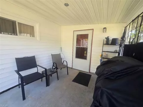 Exterior - 1505 Sparrow Rd, Chesapeake, VA 23325 photo 2 of 6