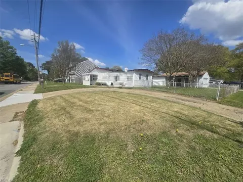 Exterior - 1505 Sparrow Rd, Chesapeake, VA 23325 photo 6 of 6