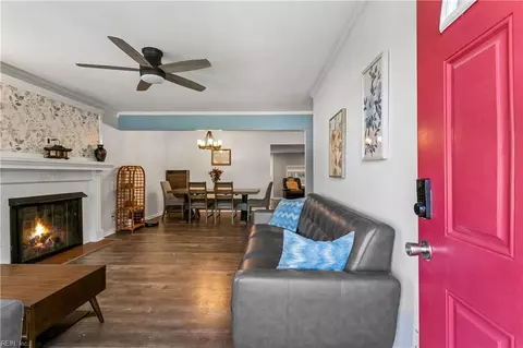 Entry Way - 12 Markham Dr, Hampton, VA 23669 photo 1 of 2