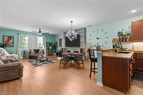 4332 Hillingdon Bnd #106, Chesapeake, VA 23321