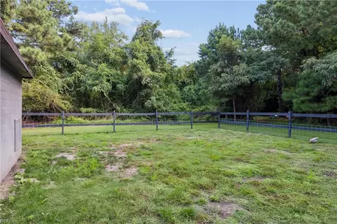 Exterior - 219 Wind Mill Point Rd, Hampton, VA 23664 photo 7 of 10