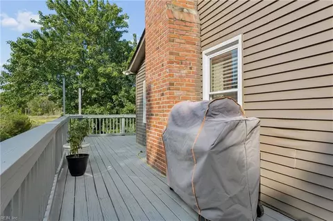 Exterior - 219 Wind Mill Point Rd, Hampton, VA 23664 photo 2 of 10