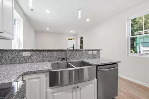 Kitchen - 2511 Middle Ave, Norfolk, VA 23504 photo 2 of 4