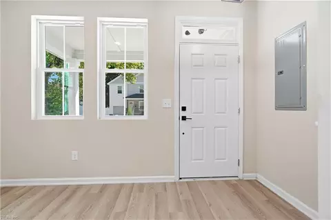 Entry Way - 2511 Middle Ave, Norfolk, VA 23504 photo 2 of 7