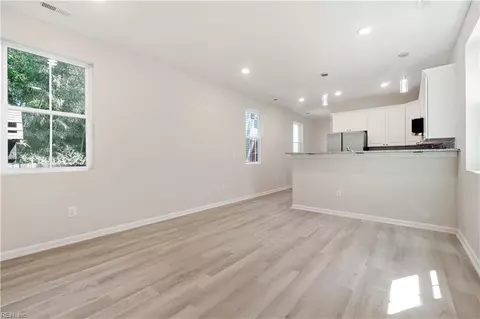 Living - 2511 Middle Ave, Norfolk, VA 23504 photo 1 of 1