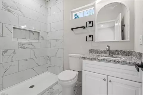 Bath - 2511 Middle Ave, Norfolk, VA 23504 photo 2 of 5