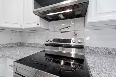 Kitchen - 2511 Middle Ave, Norfolk, VA 23504 photo 3 of 4