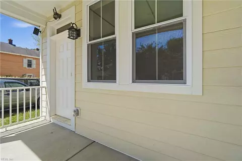Exterior - 2511 Middle Ave, Norfolk, VA 23504 photo 5 of 7