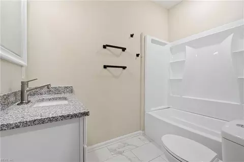 Bath - 2511 Middle Ave, Norfolk, VA 23504 photo 5 of 5