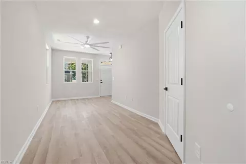 Entry Way - 2511 Middle Ave, Norfolk, VA 23504 photo 4 of 7