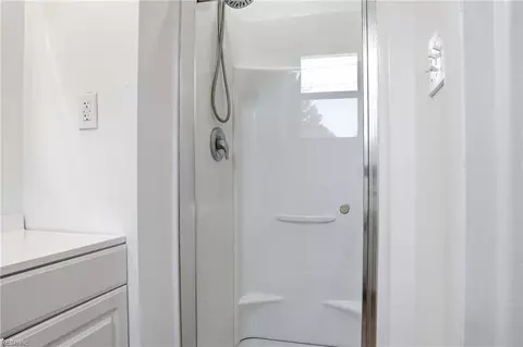 Bath - 3 Battle Rd, Hampton, VA 23666 photo 1 of 5