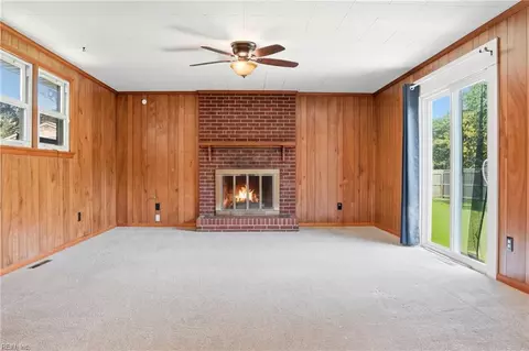 Living - 3 Battle Rd, Hampton, VA 23666 photo 2 of 3