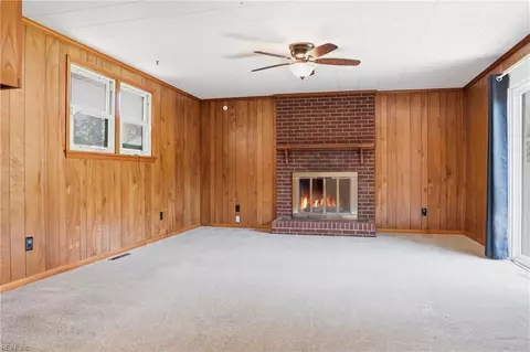 Living - 3 Battle Rd, Hampton, VA 23666 photo 3 of 3