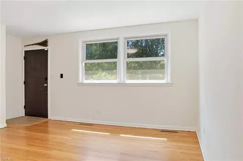 Living - 3 Battle Rd, Hampton, VA 23666 photo 1 of 3