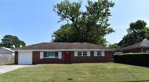 5005 Paine Ln, Virginia Beach, VA 23455