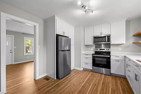 Kitchen - 13 Catalina Dr, Hampton, VA 23664 photo 2 of 4