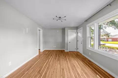 Living - 13 Catalina Dr, Hampton, VA 23664 photo 6 of 6