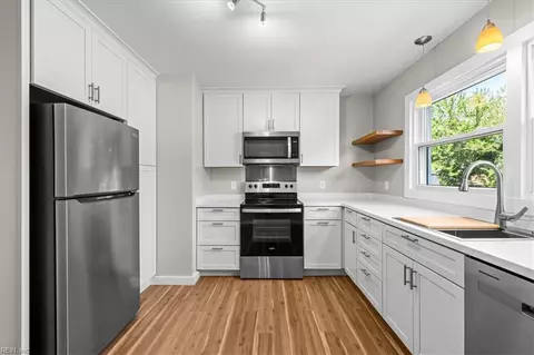 Kitchen - 13 Catalina Dr, Hampton, VA 23664 photo 3 of 4