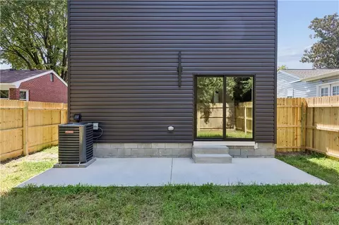 Exterior - 1216 West Ave, Hampton, VA 23669 photo 2 of 6
