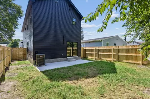 Exterior - 1216 West Ave, Hampton, VA 23669 photo 4 of 6