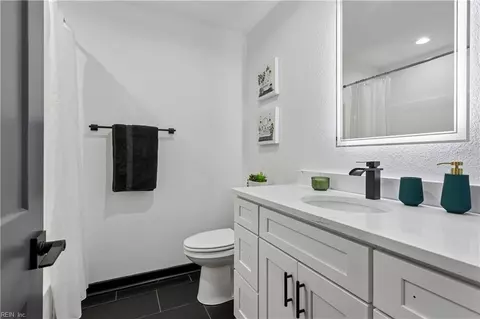 Bath - 1216 West Ave, Hampton, VA 23669 photo 5 of 5