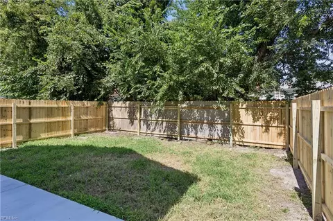 Exterior - 1216 West Ave, Hampton, VA 23669 photo 5 of 6