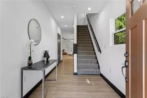 Entry Way - 1216 West Ave, Hampton, VA 23669 photo 1 of 3