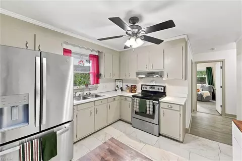 Kitchen - 110 Southerland Dr, Hampton, VA 23669 photo 2 of 4